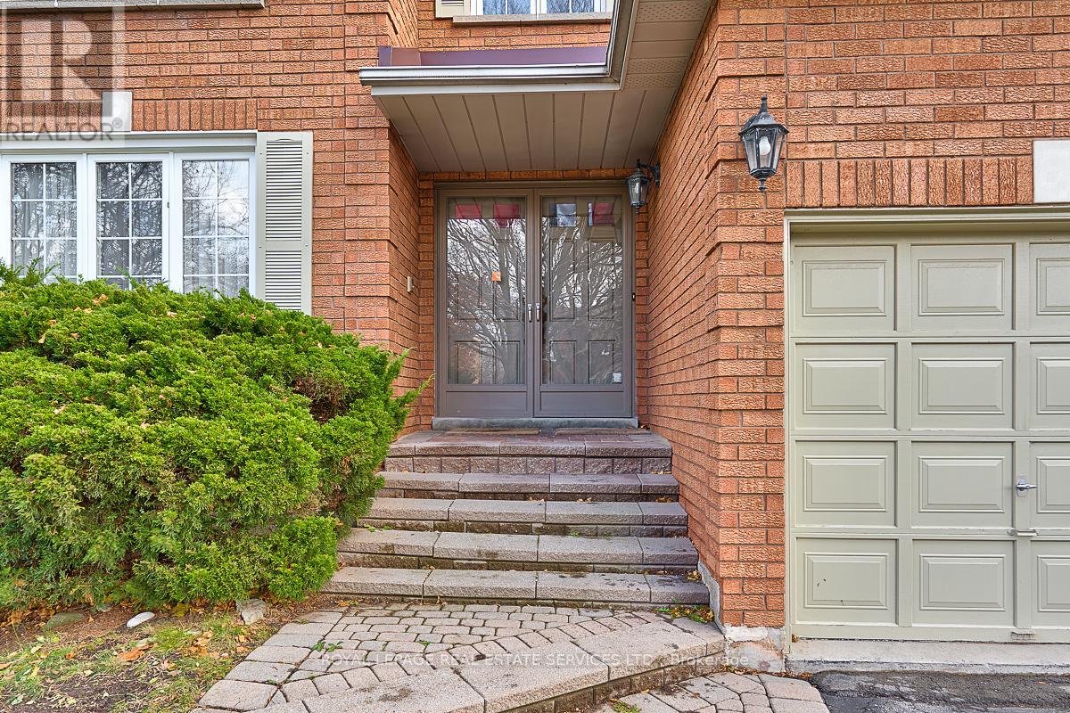 1541 Stationmaster Lane, Oakville, Ontario  L6M 3A9 - Photo 4 - W12166918