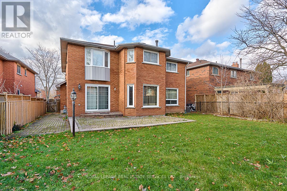 1541 Stationmaster Lane, Oakville, Ontario  L6M 3A9 - Photo 5 - W12166918