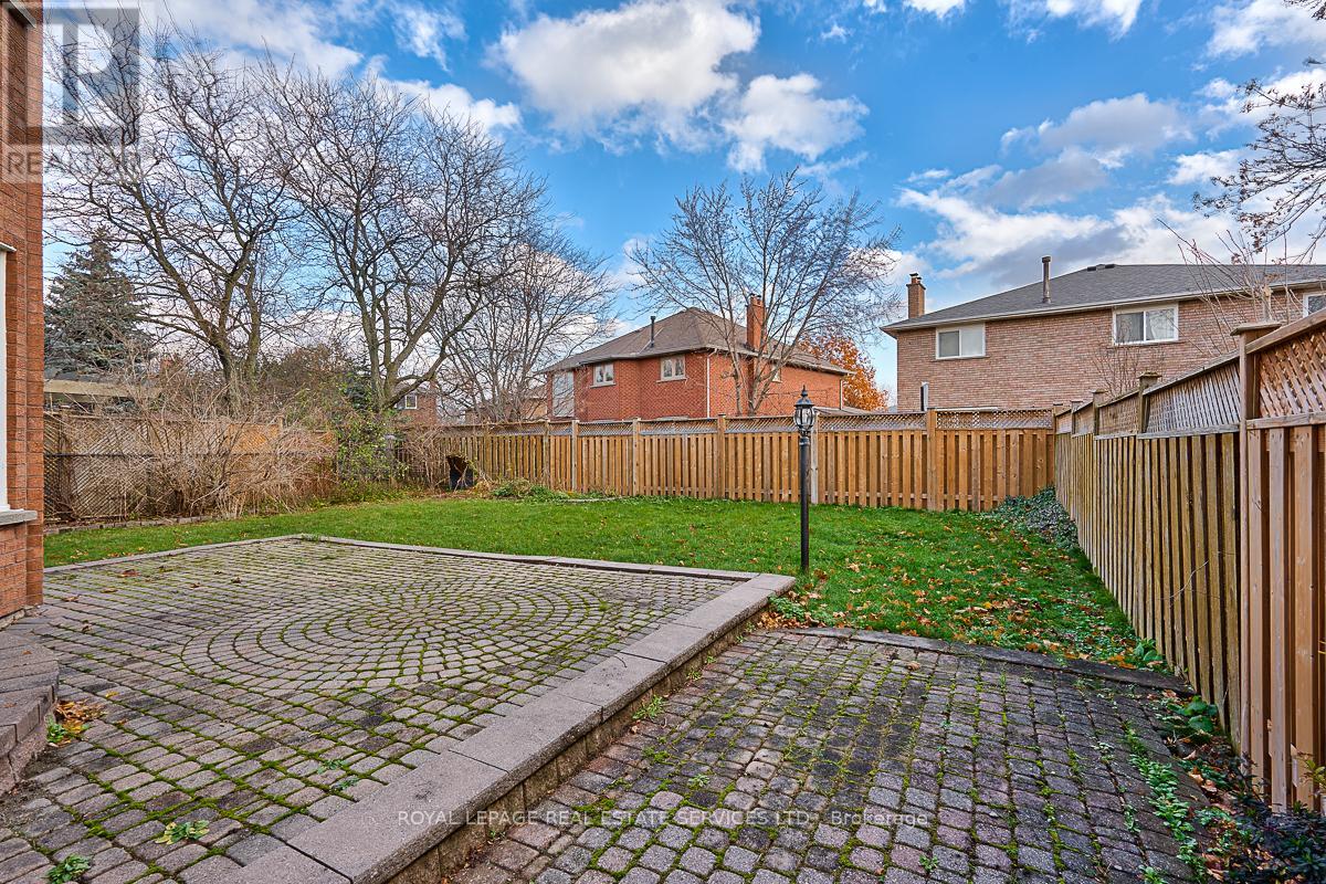 1541 Stationmaster Lane, Oakville, Ontario  L6M 3A9 - Photo 8 - W12166918