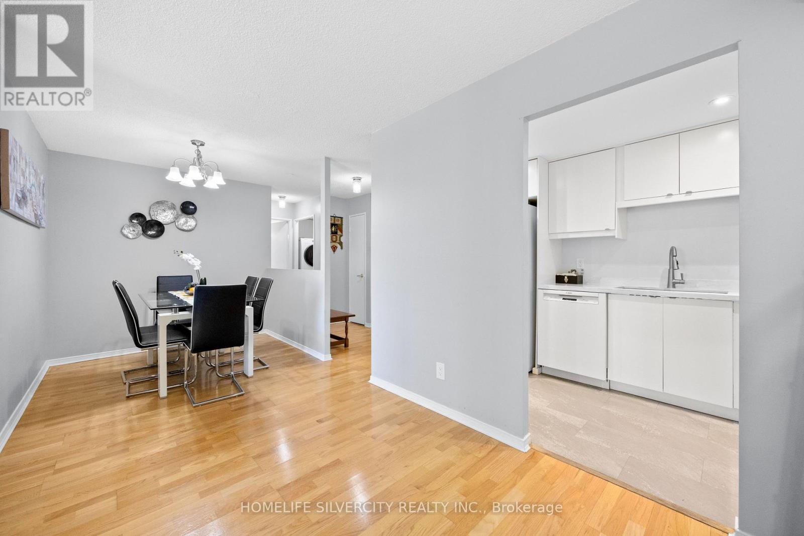 913 - 145 Hillcrest Avenue, Mississauga (Cooksville), Ontario  L5B 3Z1 - Photo 12 - W12166925