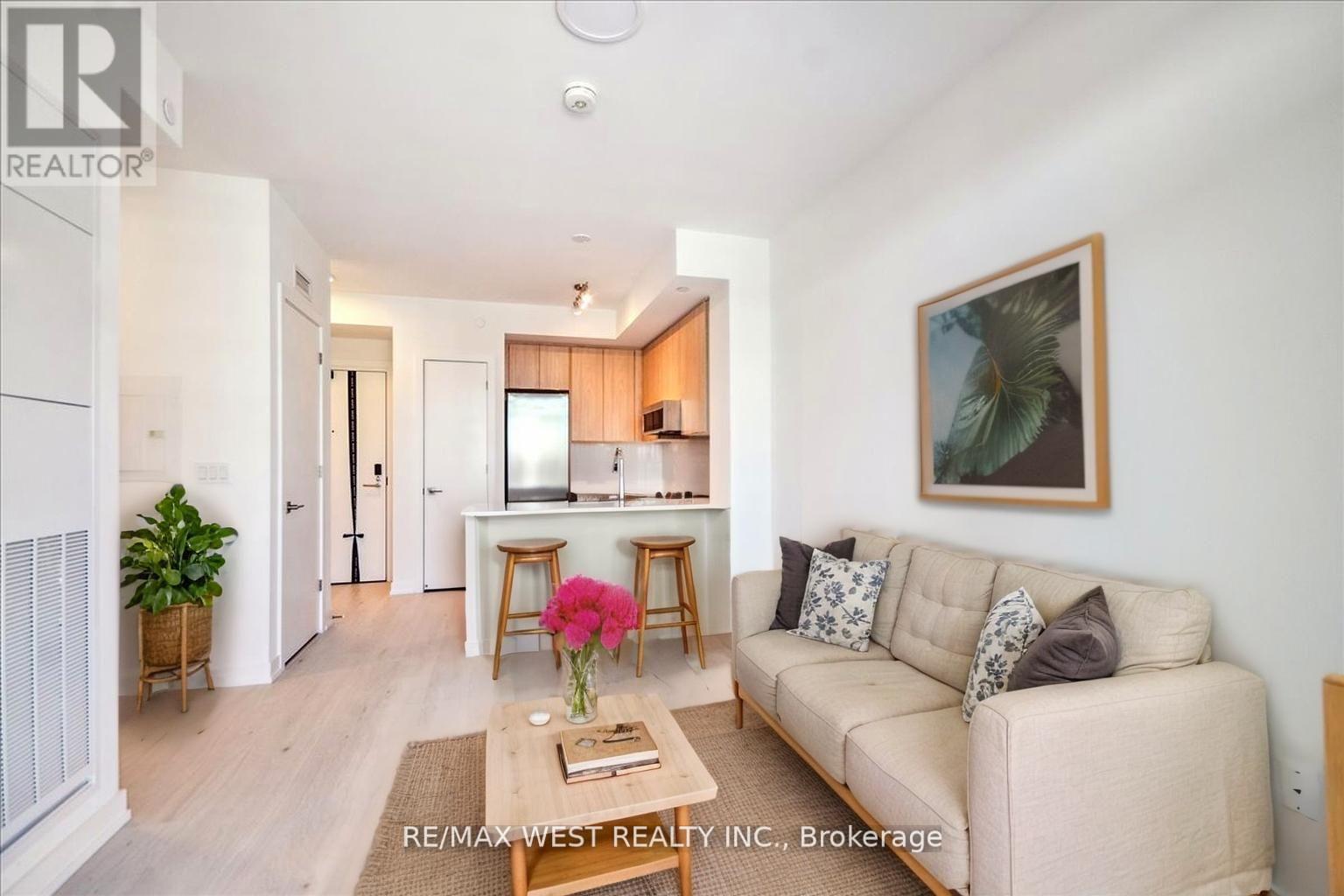 553 - 2501 Saw Whet Boulevard, Oakville, Ontario  L6M 5N2 - Photo 3 - W12166929