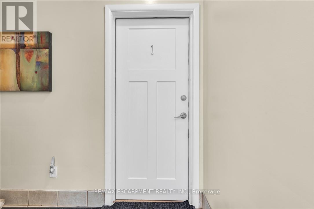 1 - 284 Kerr Street, Oakville, Ontario  L6K 3B3 - Photo 5 - W12166976