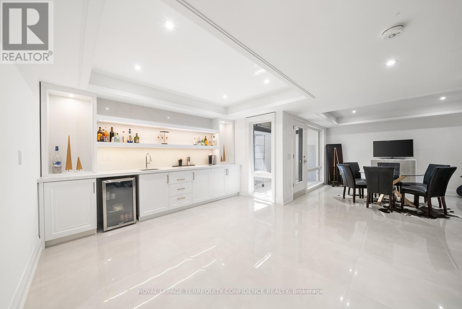9 Blong Avenue, Toronto, Ontario  M4M 1P1 - Photo 38 - E12165549