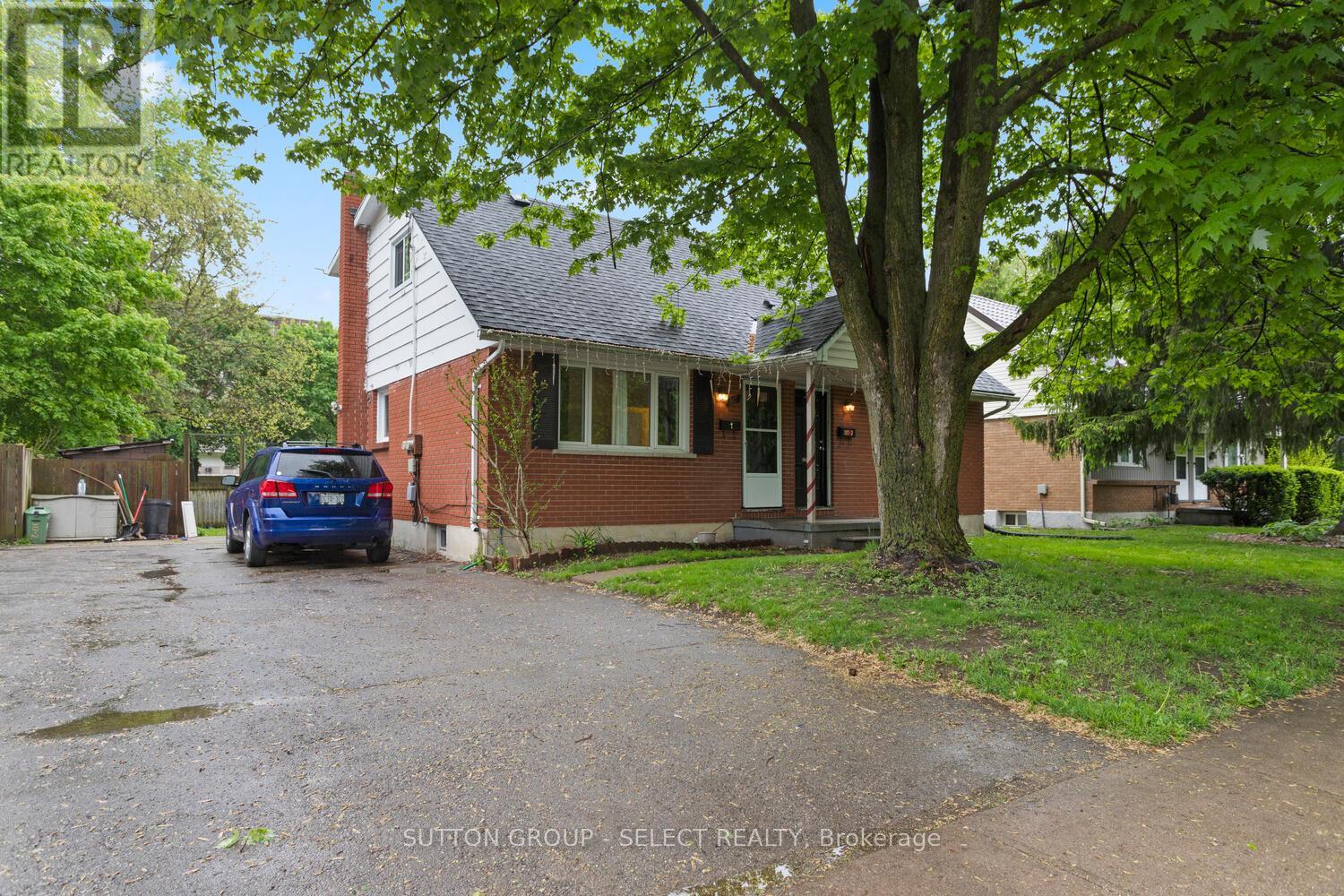 Photo 2 of 37 for 317 Belfield Street
