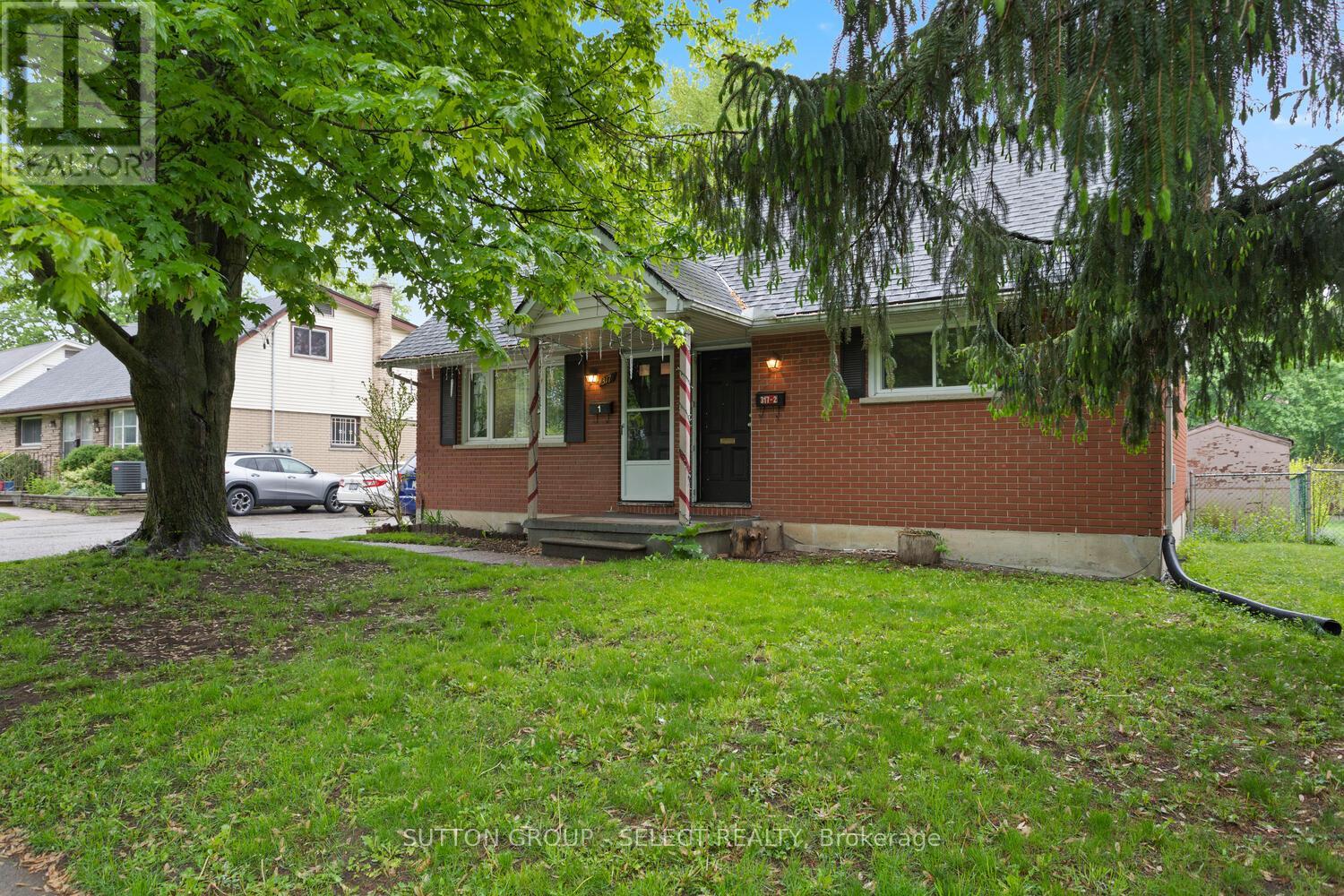 Photo 3 of 37 for 317 Belfield Street