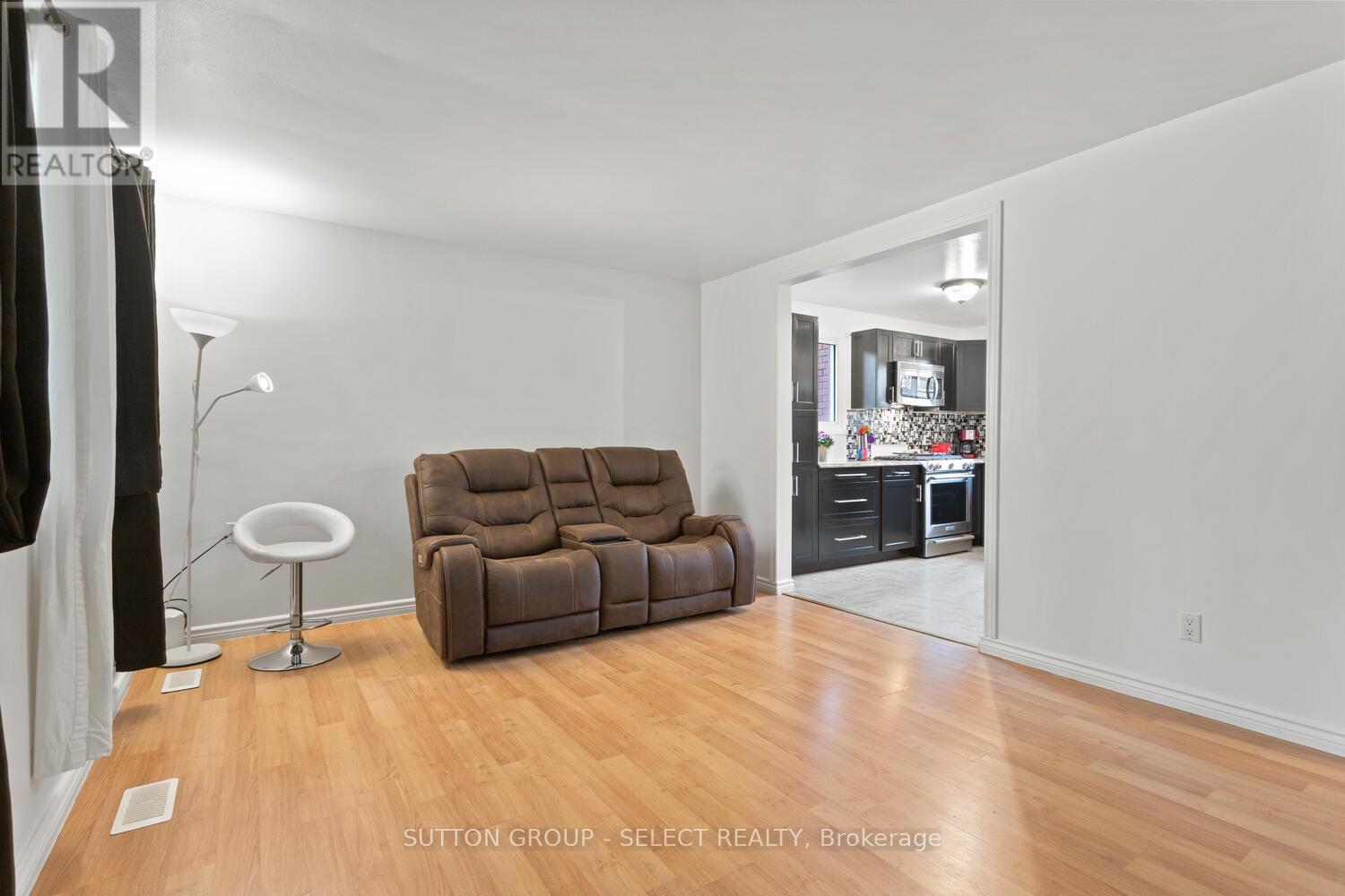 Photo 5 of 37 for 317 Belfield Street