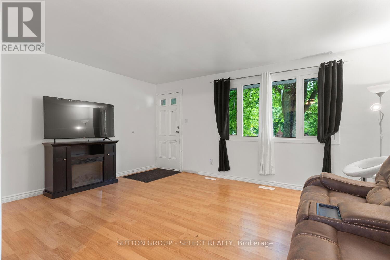 Photo 6 of 37 for 317 Belfield Street