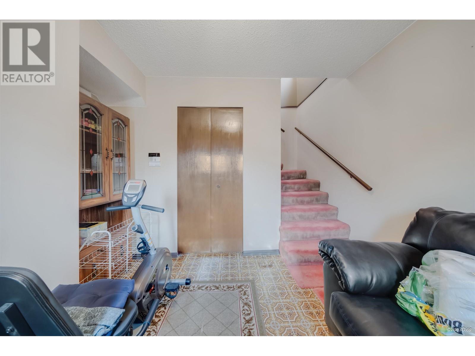 361 E 61st Avenue, Vancouver, British Columbia  V5X 2B5 - Photo 3 - R3006101