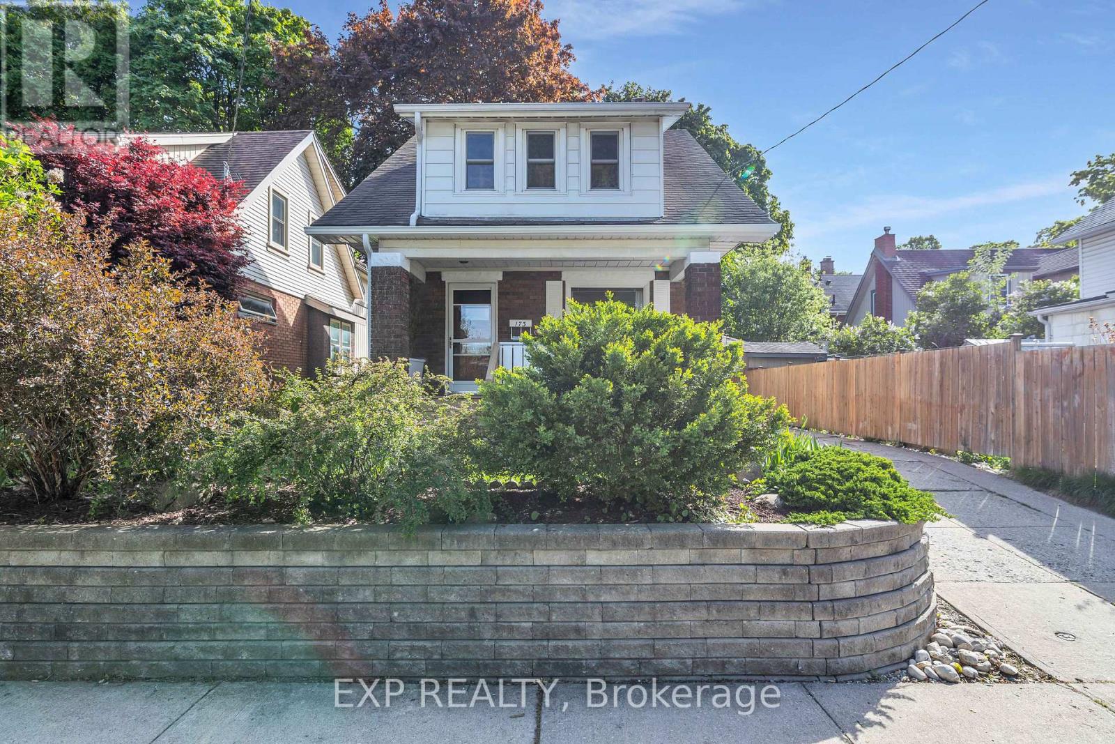 173 Belmont Avenue, Waterloo, Ontario  N2L 5K3 - Photo 2 - X12166893