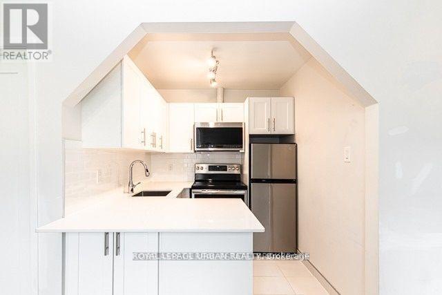 102 - 72 Wellesley Street E, Toronto, Ontario  M4Y 1H2 - Photo 2 - C12167054