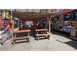 335 YONGE STREET, Toronto, Ontario