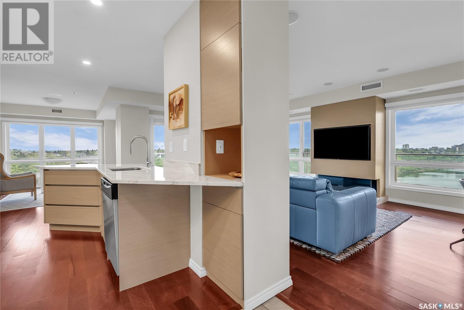 Property at 1308 902 Spadina CRESCENT E image 2