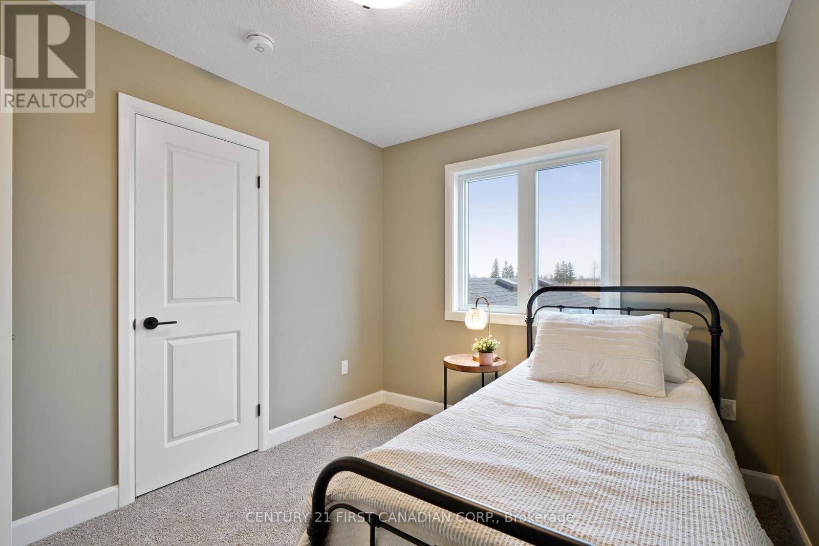 78 Queen Street, North Middlesex (Alisa Craig), Ontario  N0M 1A0 - Photo 31 - X12167098