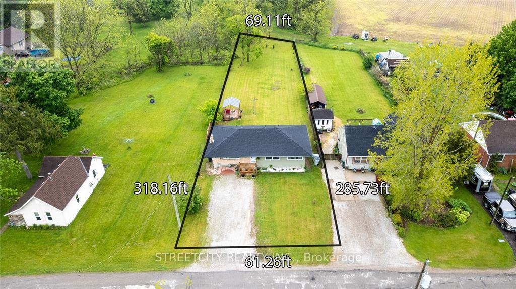 8113 Lisgar Street, Brooke-Alvinston, Ontario  N0N 1A0 - Photo 2 - X12167128