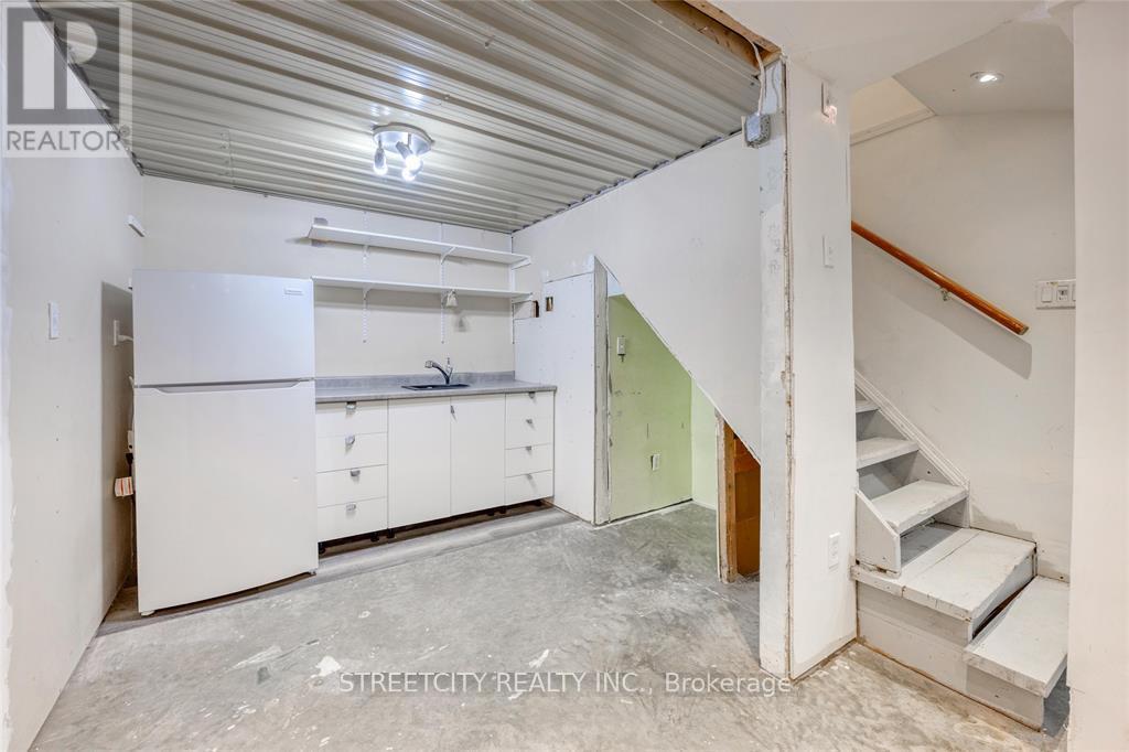 8113 Lisgar Street, Brooke-Alvinston, Ontario  N0N 1A0 - Photo 24 - X12167128