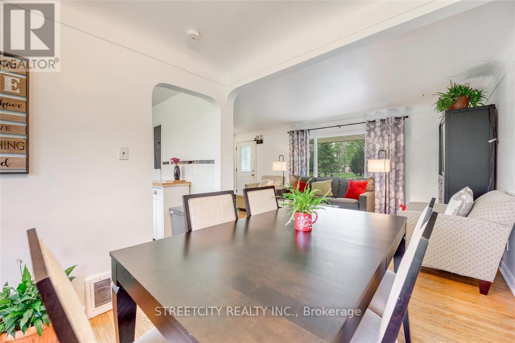 8113 Lisgar Street, Brooke-Alvinston, Ontario  N0N 1A0 - Photo 9 - X12167128