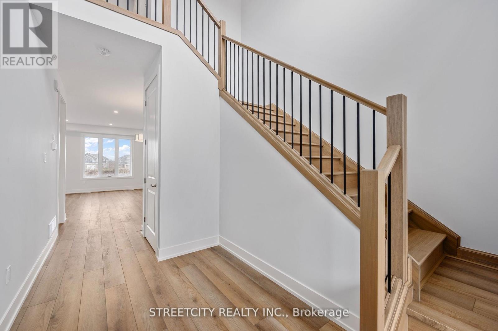 33 Lucas Road, St. Thomas, Ontario  N5R 0M2 - Photo 5 - X12167164