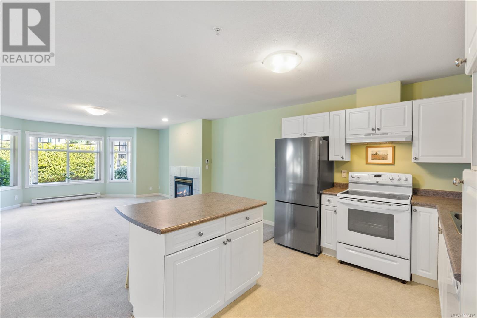 Property at 4935 Clematis Pl image 3