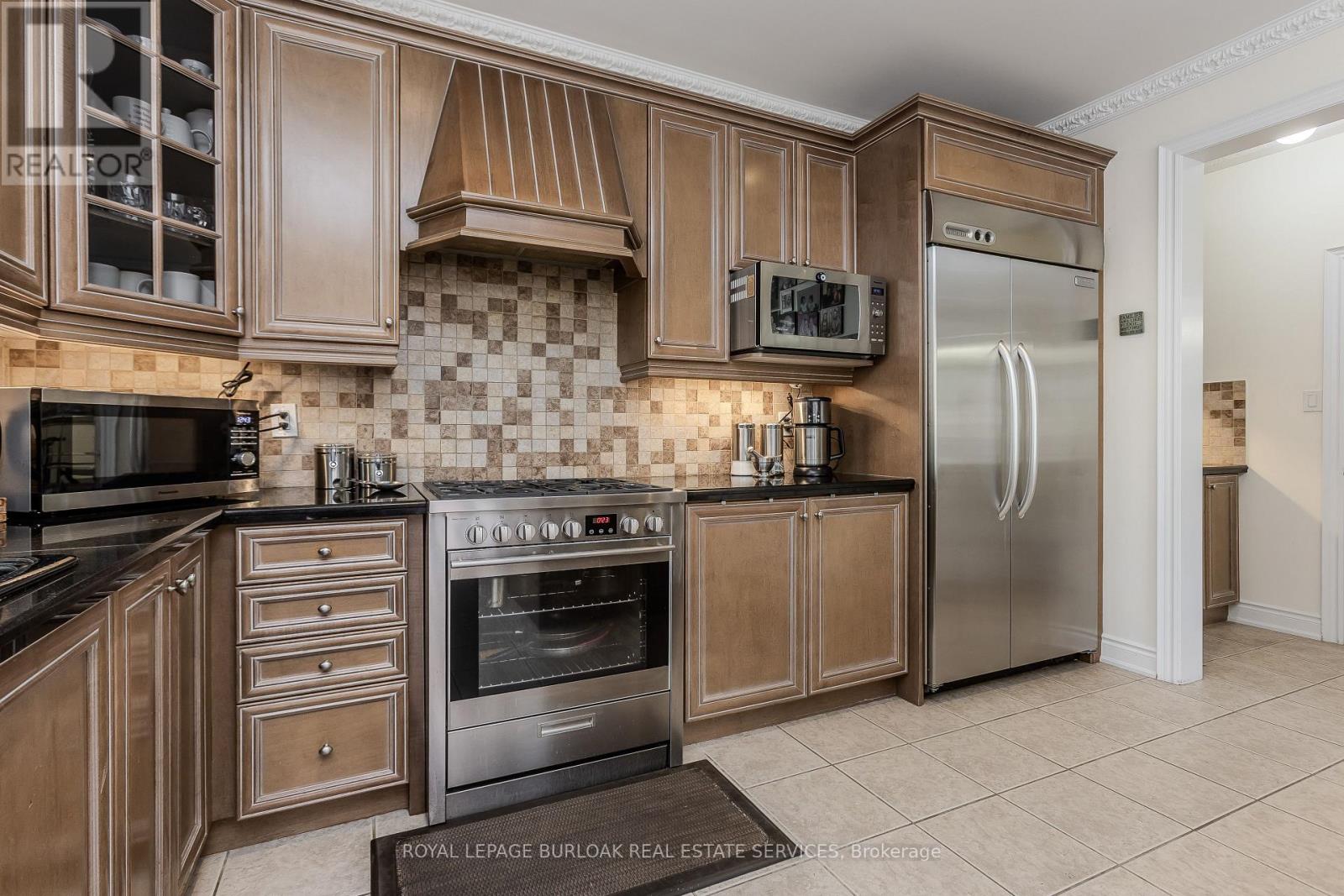 373 Burloak Drive, Oakville, Ontario  L6L 6W8 - Photo 11 - W12166999