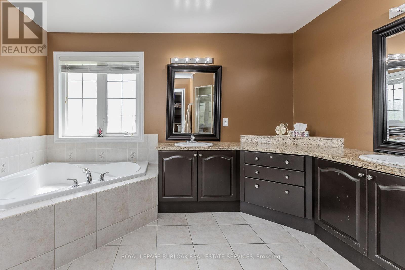 373 Burloak Drive, Oakville, Ontario  L6L 6W8 - Photo 22 - W12166999
