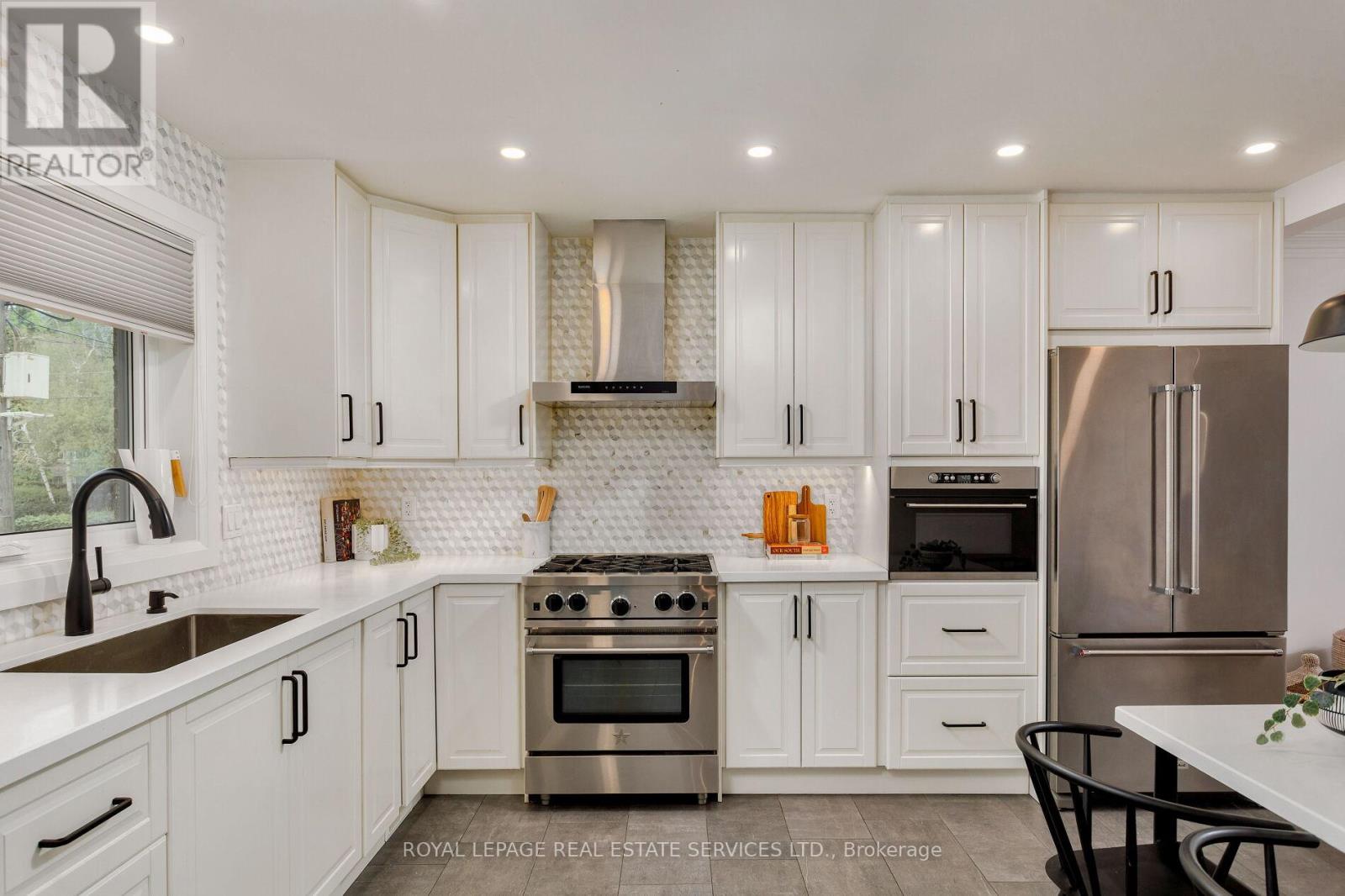 246 Berry Road, Toronto, Ontario  M8Y 1X9 - Photo 8 - W12167079