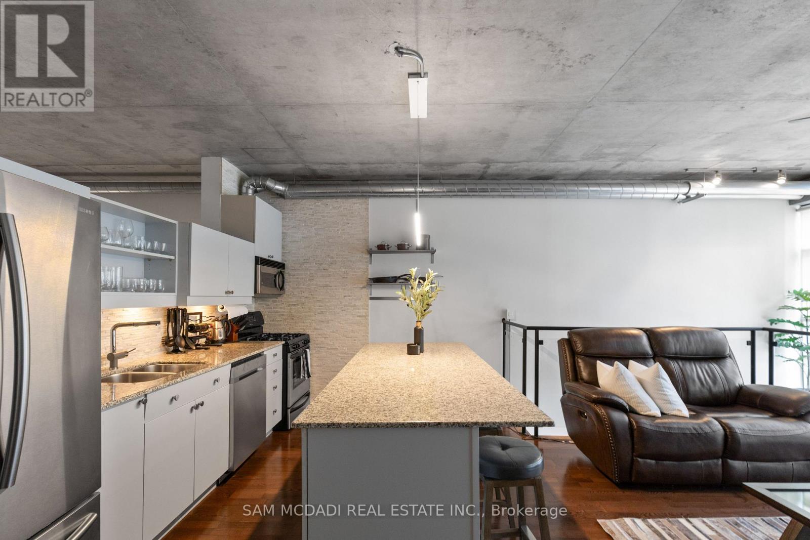 204 - 42 Camden Street, Toronto, Ontario  M5V 1V1 - Photo 8 - C12136711