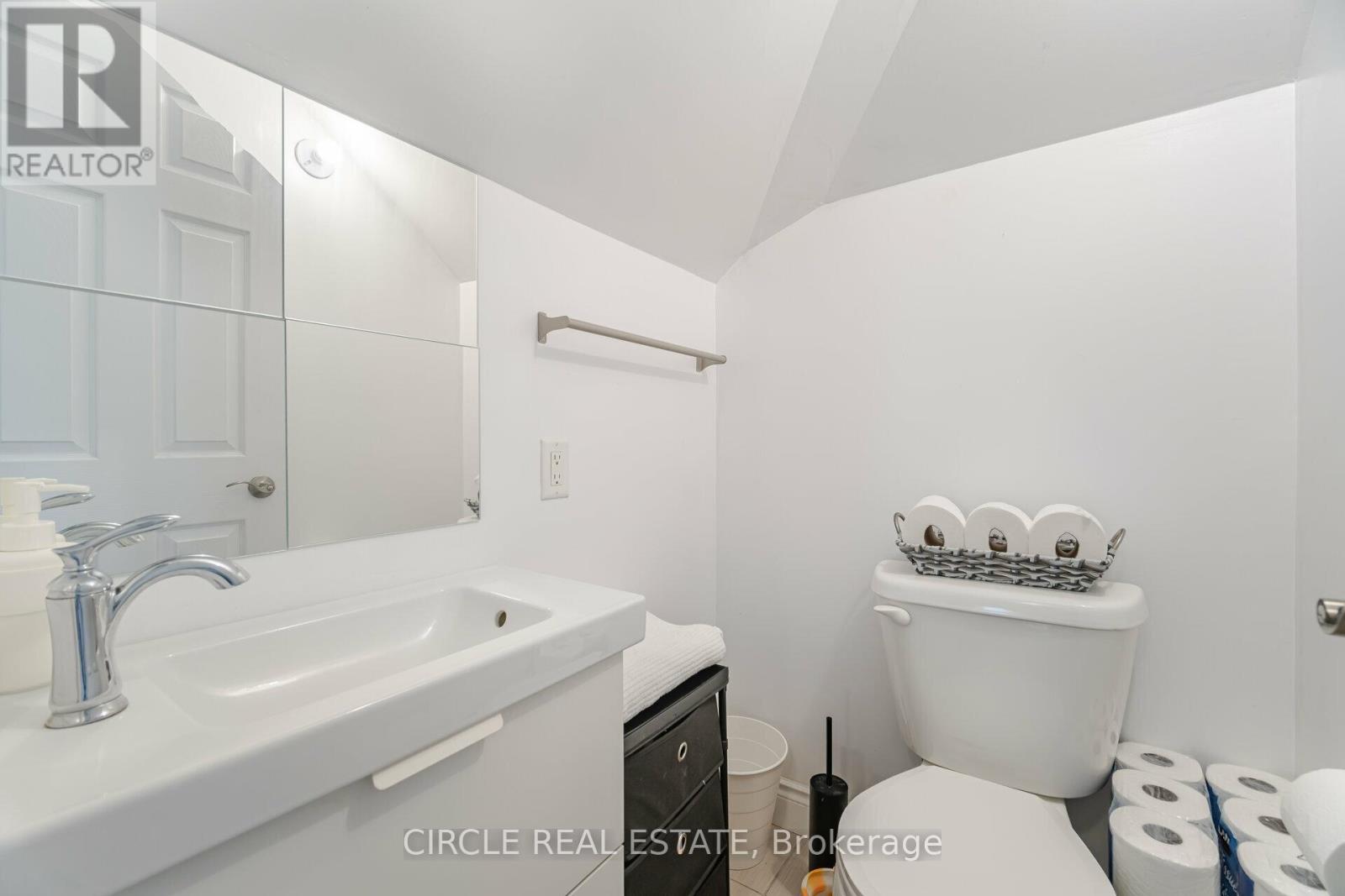 31 Wentworth Street N, Hamilton (Landsdale), Ontario  L8L 5V2 - Photo 18 - X12167029