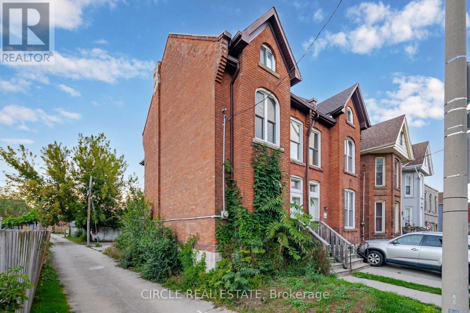 31 Wentworth Street N, Hamilton (Landsdale), Ontario  L8L 5V2 - Photo 2 - X12167029