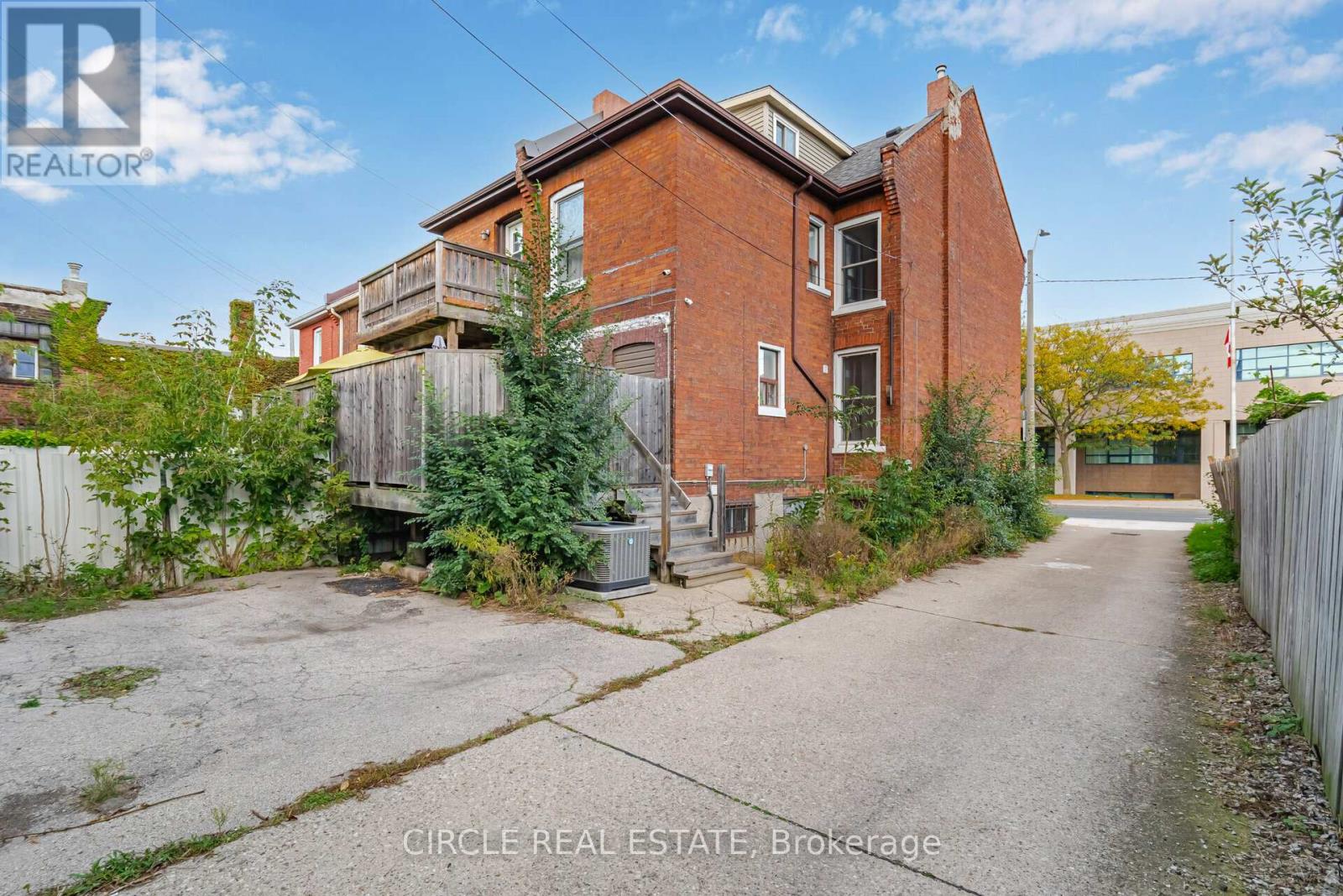 31 Wentworth Street N, Hamilton (Landsdale), Ontario  L8L 5V2 - Photo 22 - X12167029