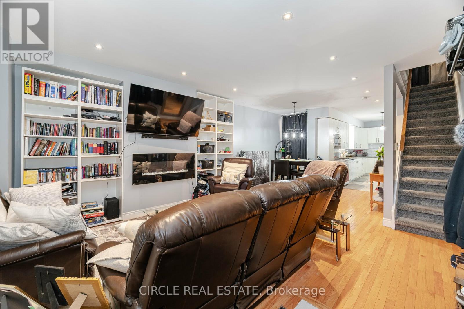 31 Wentworth Street N, Hamilton (Landsdale), Ontario  L8L 5V2 - Photo 3 - X12167029