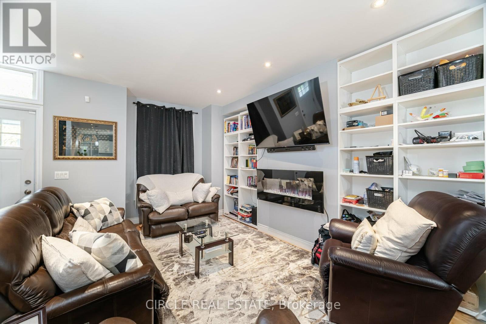 31 Wentworth Street N, Hamilton (Landsdale), Ontario  L8L 5V2 - Photo 4 - X12167029