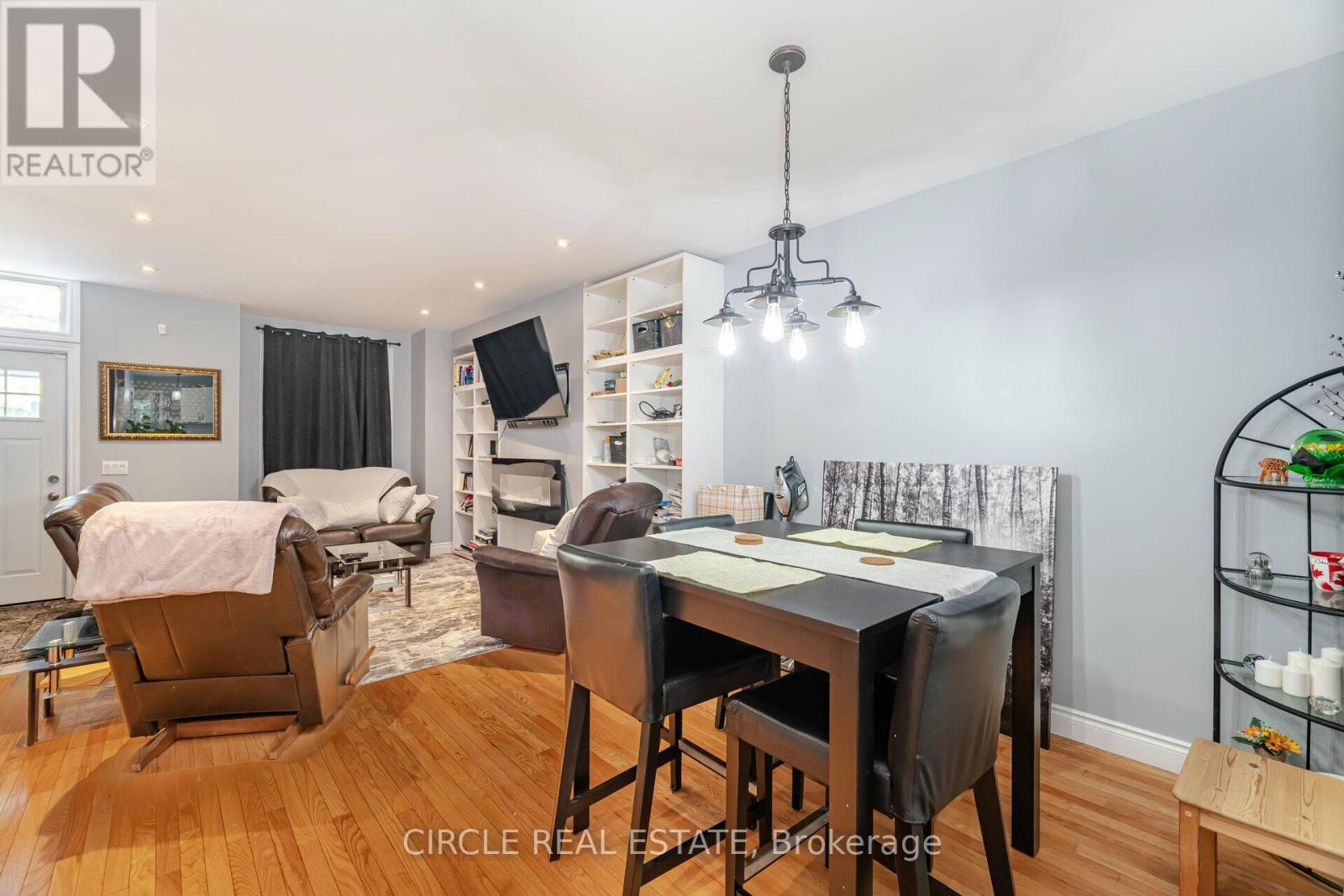 31 Wentworth Street N, Hamilton (Landsdale), Ontario  L8L 5V2 - Photo 5 - X12167029