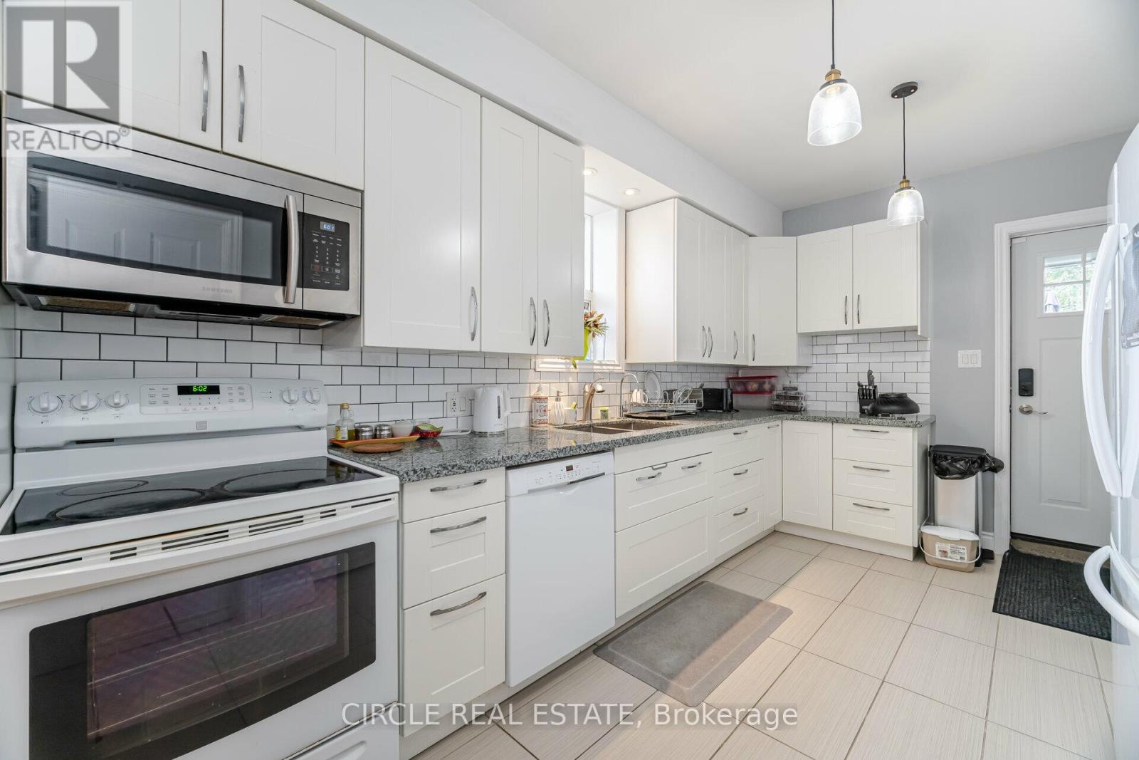31 Wentworth Street N, Hamilton, Ontario  L8L 5V2 - Photo 7 - X12167029