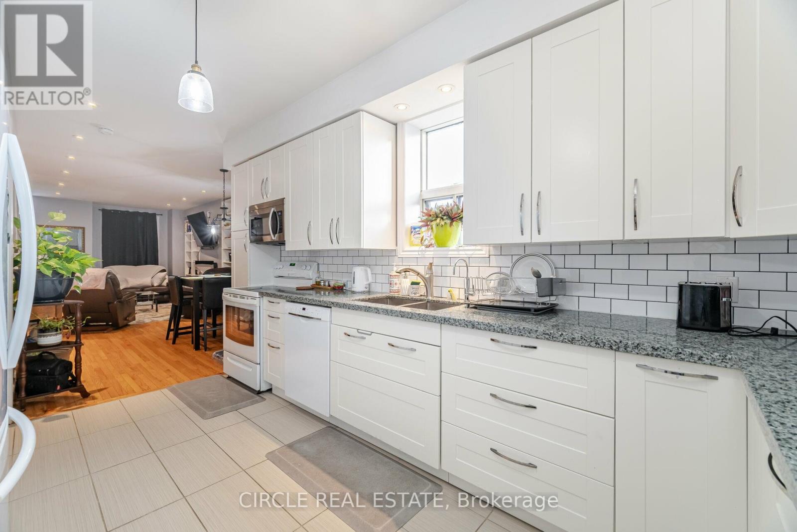 31 Wentworth Street N, Hamilton, Ontario  L8L 5V2 - Photo 8 - X12167029