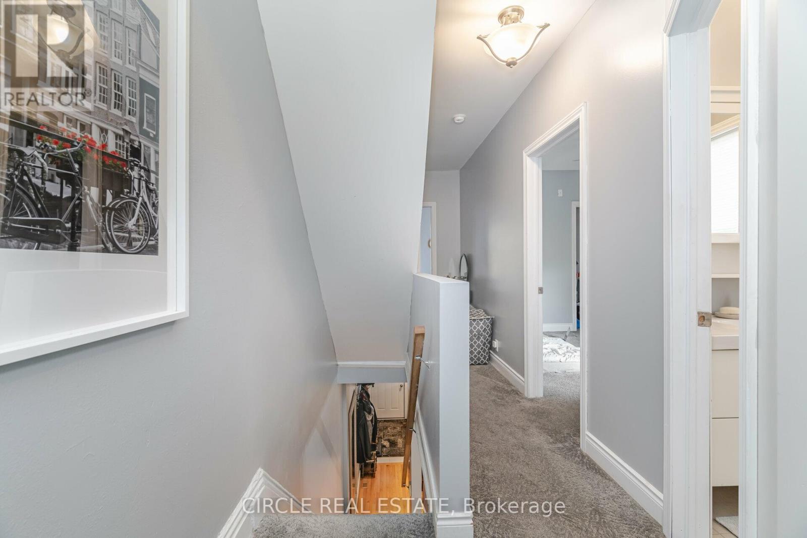 31 Wentworth Street N, Hamilton (Landsdale), Ontario  L8L 5V2 - Photo 9 - X12167029