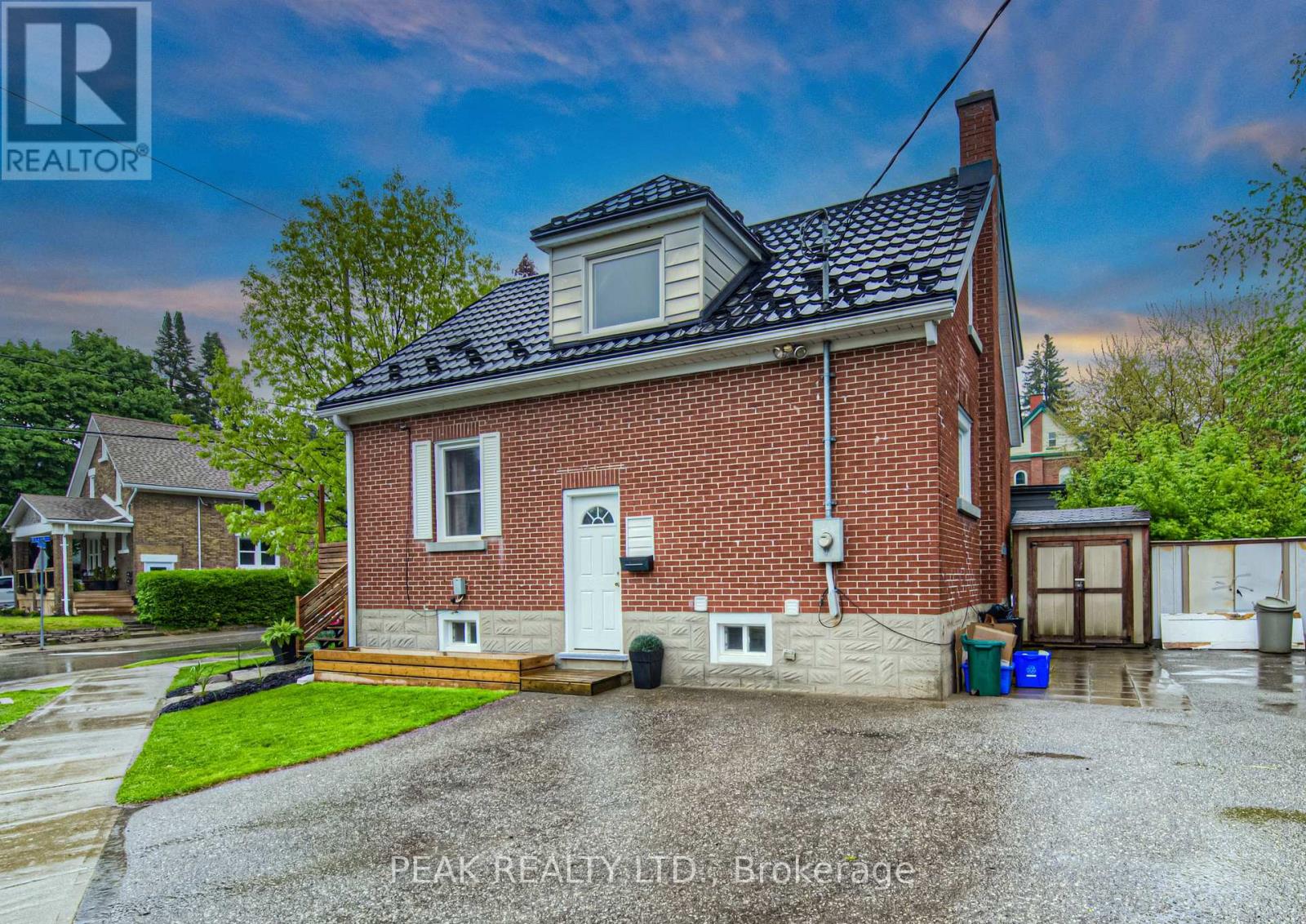 19 Ellis Avenue, Kitchener, Ontario  N2H 4G4 - Photo 4 - X12167035