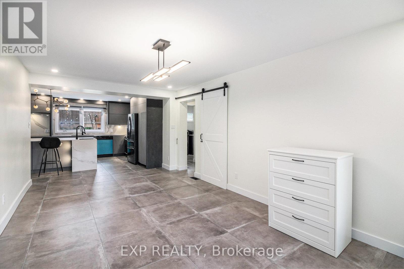 2195 Niagara Drive, Ottawa, Ontario  K1H 6H5 - Photo 14 - X12167132