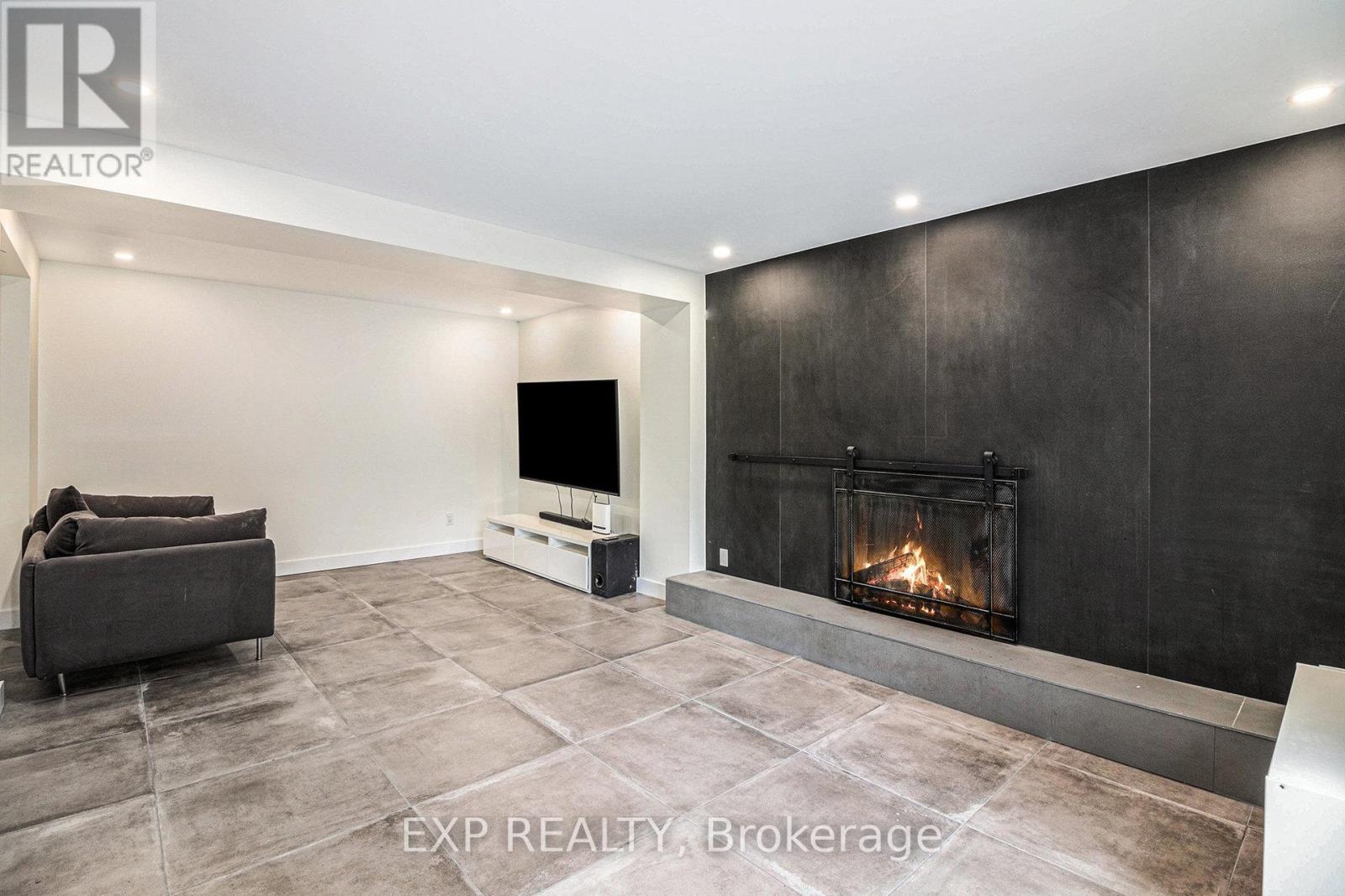 2195 Niagara Drive, Ottawa, Ontario  K1H 6H5 - Photo 9 - X12167132