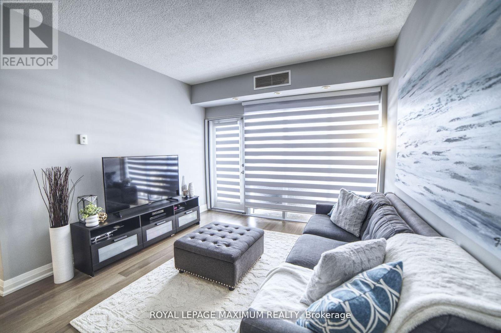216 - 83 Woodbridge Avenue, Vaughan, Ontario  L4L 0C8 - Photo 3 - N12149054