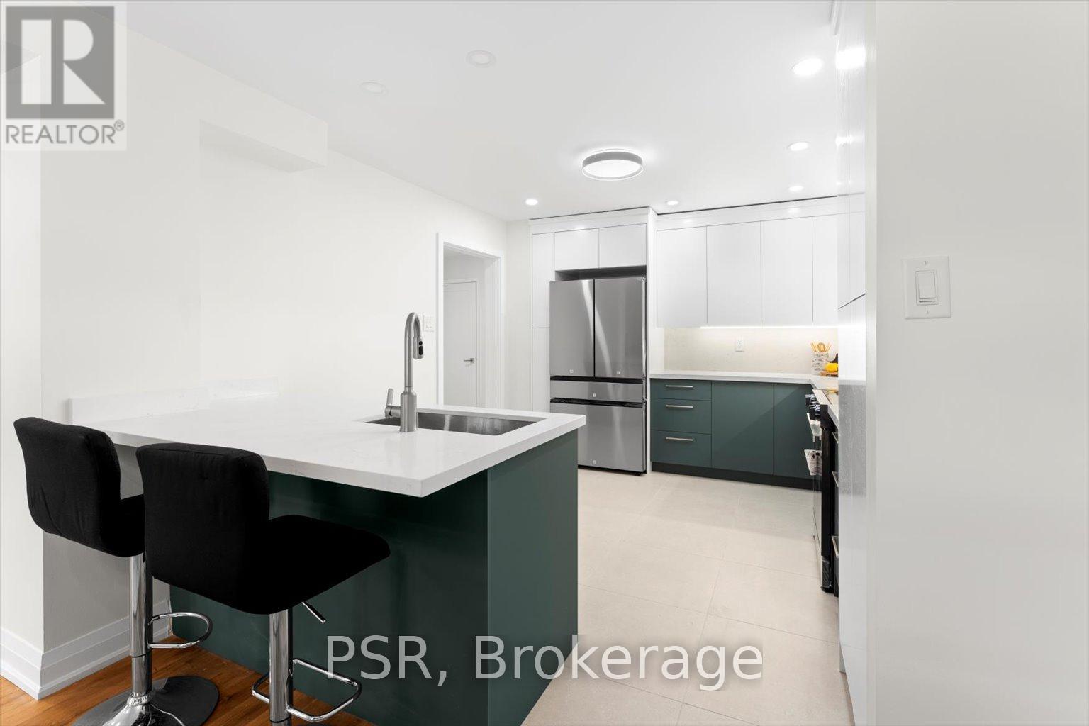 42 Crimson Mill Way, Toronto, Ontario  M2L 1T6 - Photo 18 - C12167097