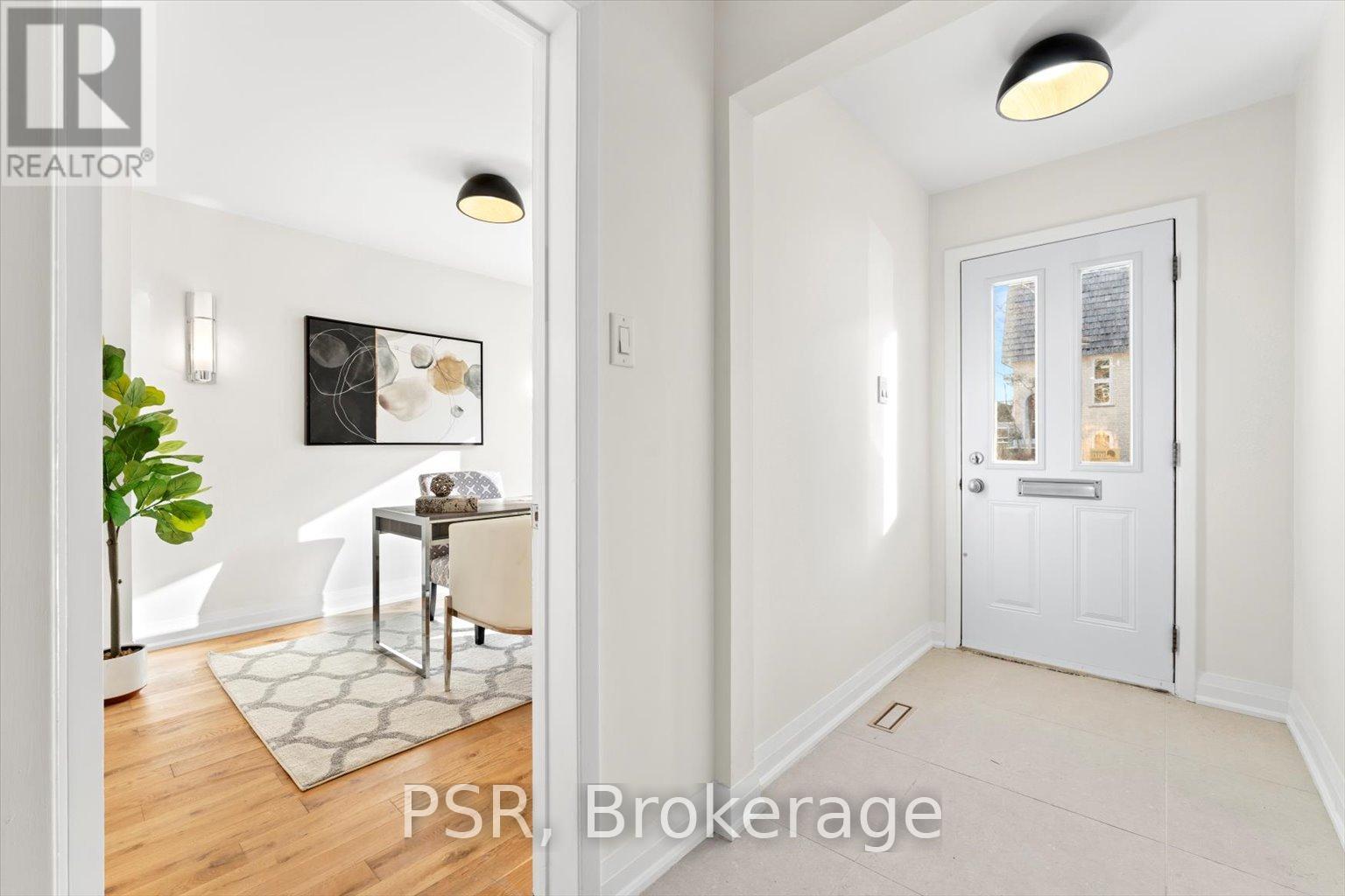 42 Crimson Mill Way, Toronto, Ontario  M2L 1T6 - Photo 4 - C12167097
