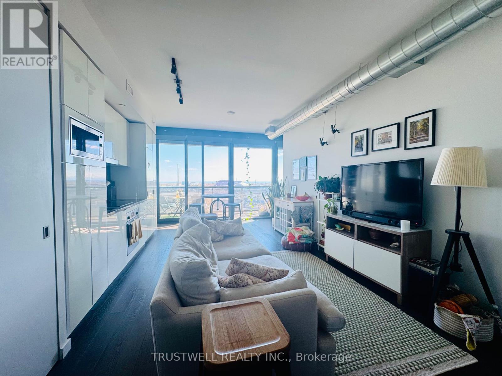 1308 - 170 Bayview Avenue, Toronto, Ontario  M5A 0M4 - Photo 6 - C12167215