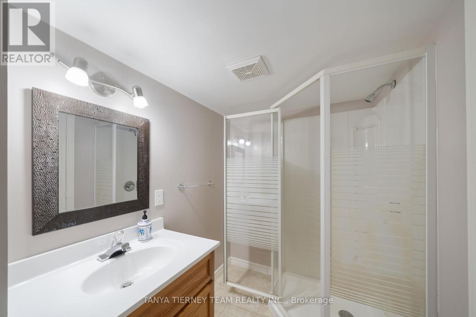 38 Wells Crescent, Whitby, Ontario  L1M 1C9 - Photo 27 - E12167093