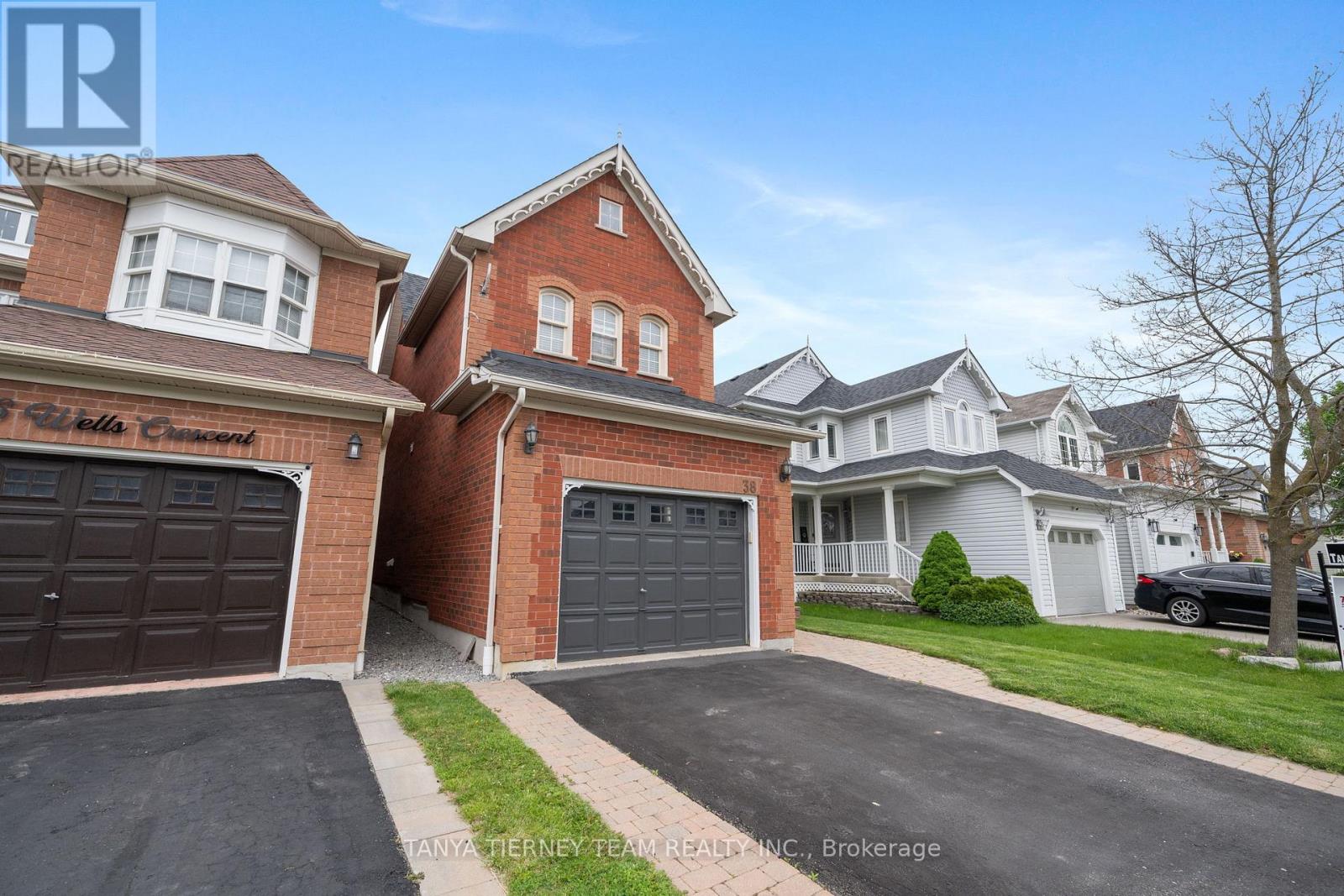 38 Wells Crescent, Whitby, Ontario  L1M 1C9 - Photo 3 - E12167093