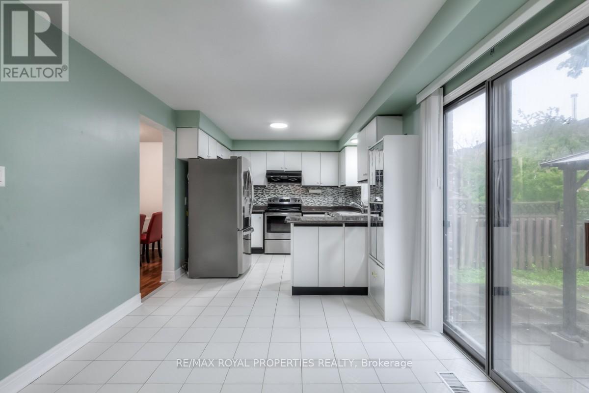 54 Bluenose Crescent, Toronto, Ontario  M1C 4R9 - Photo 17 - E12167123
