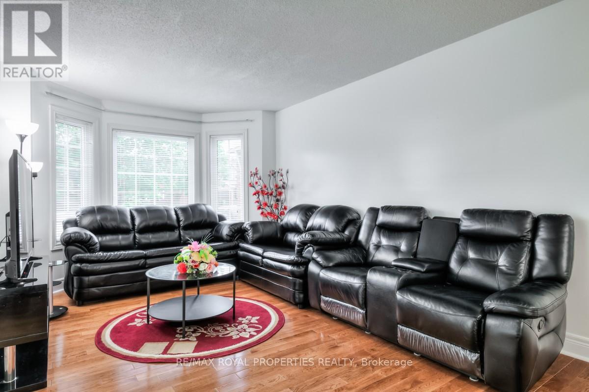 54 Bluenose Crescent, Toronto, Ontario  M1C 4R9 - Photo 8 - E12167123