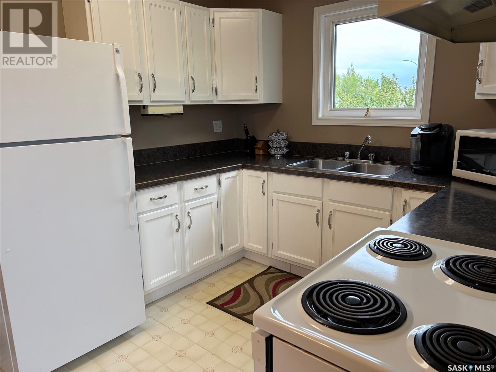 Property at 411 Kenderdine ROAD image 4
