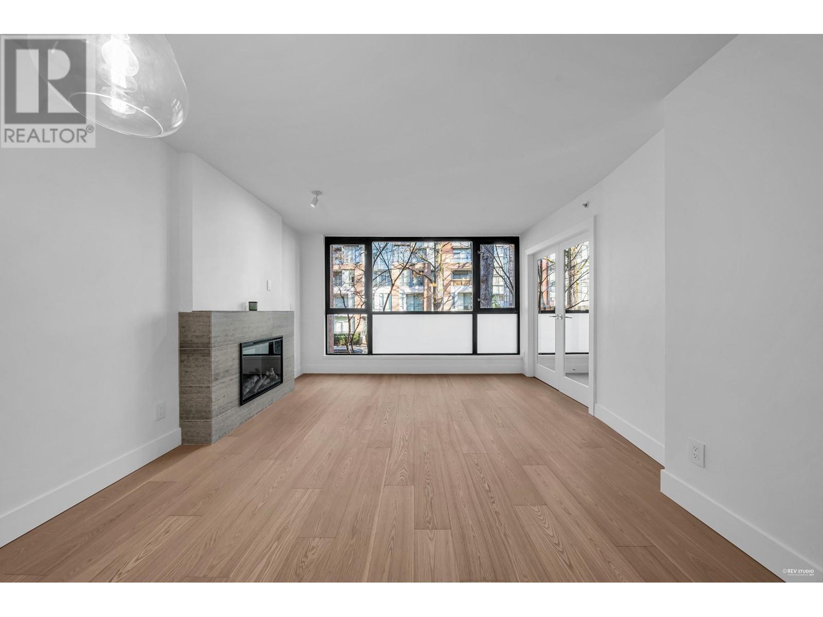 Listing Picture 15 of 35 : 202 2036 W 10TH AVENUE, Vancouver / 溫哥華 - 魯藝地產 Yvonne Lu Group - MLS Medallion Club Member