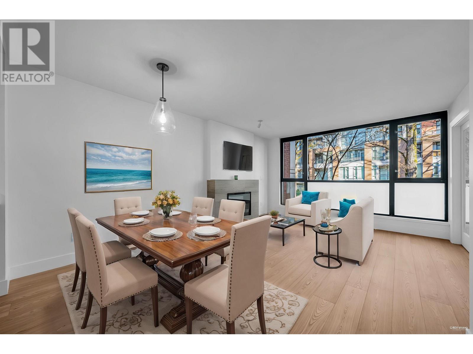 Listing Picture 2 of 35 : 202 2036 W 10TH AVENUE, Vancouver / 溫哥華 - 魯藝地產 Yvonne Lu Group - MLS Medallion Club Member