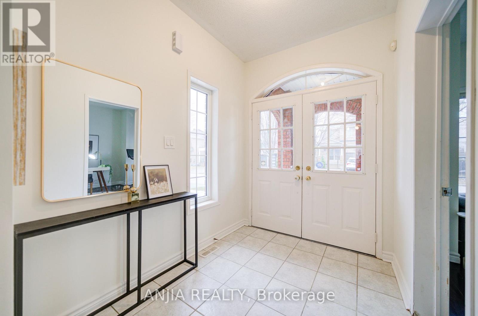 91 Crawford Street, Markham, Ontario  L6C 2W3 - Photo 3 - N12167091